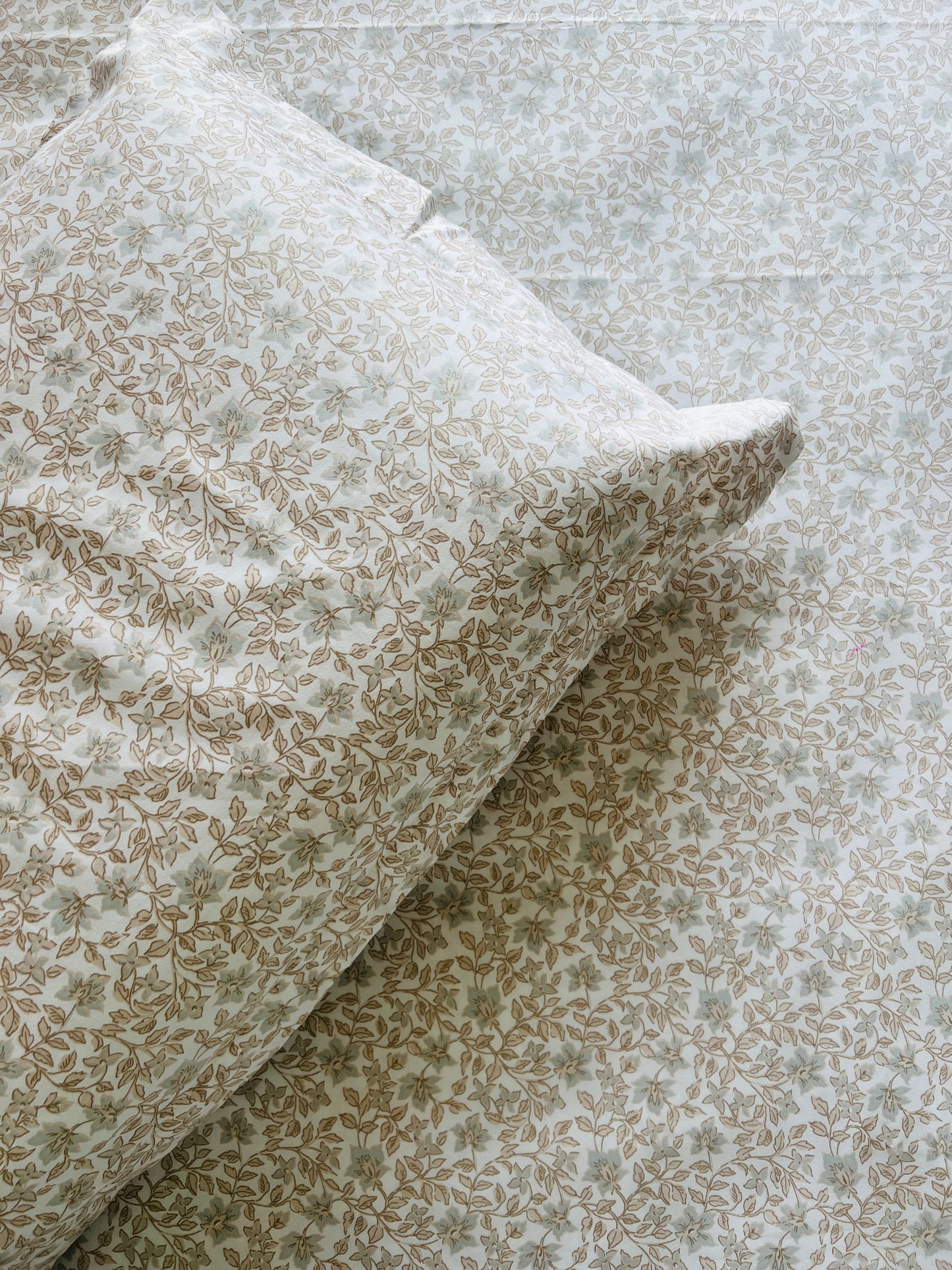 Beige Floral King Size Printed Bedsheet