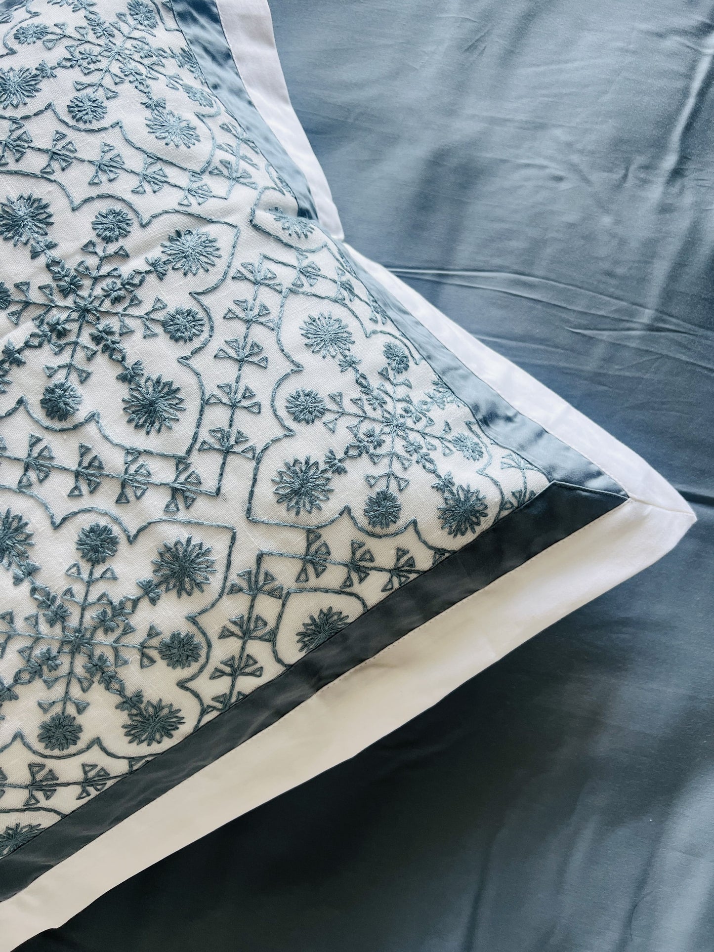Cotton Luxury Embroidery Bedsheets