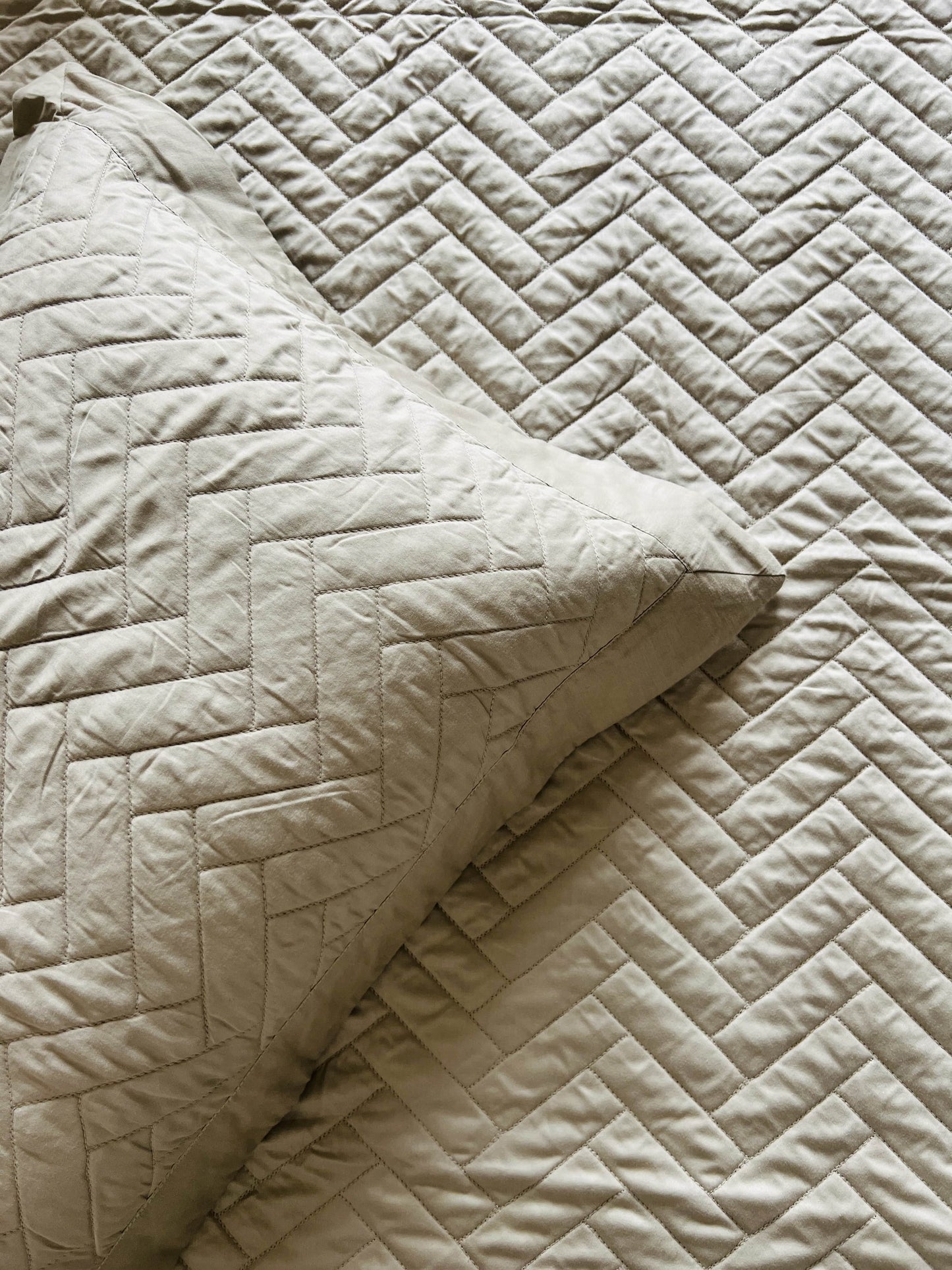 Zig Zag Quilted Solid Bedcover 3pc Set