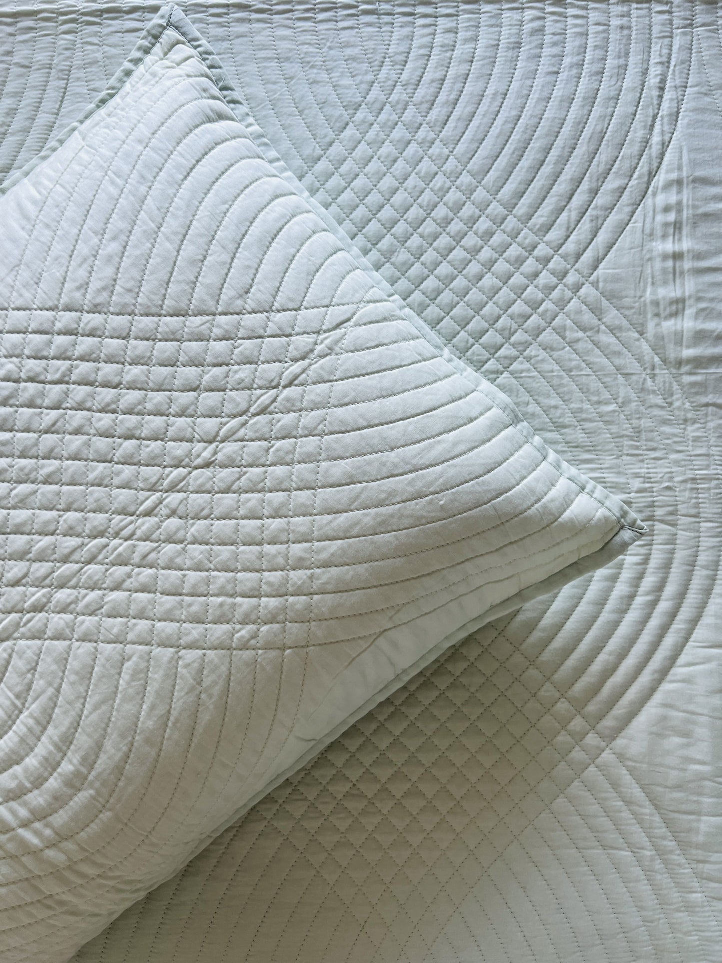 Spiral Quilted Solid Bedcover 3pc Set