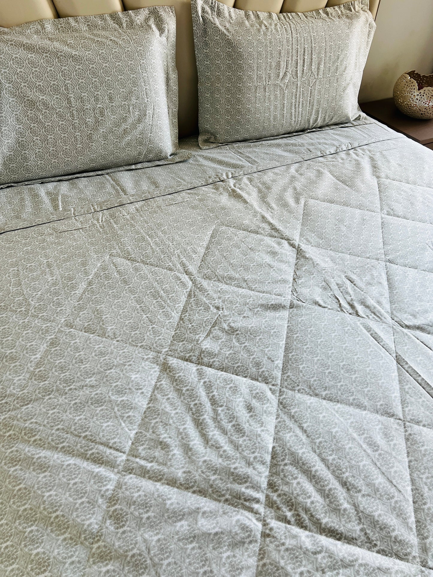 Comforter & Bedsheet Set