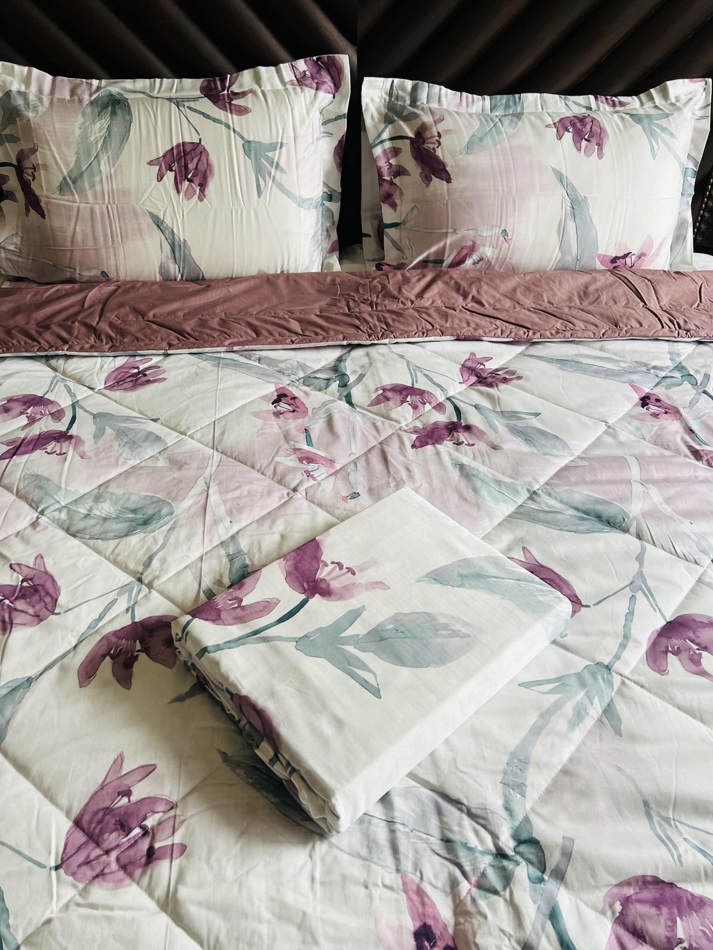 Comforter & Bedsheet Set
