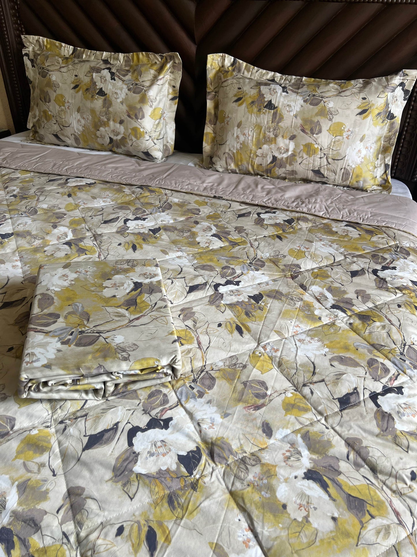 Comforter & Bedsheet Set