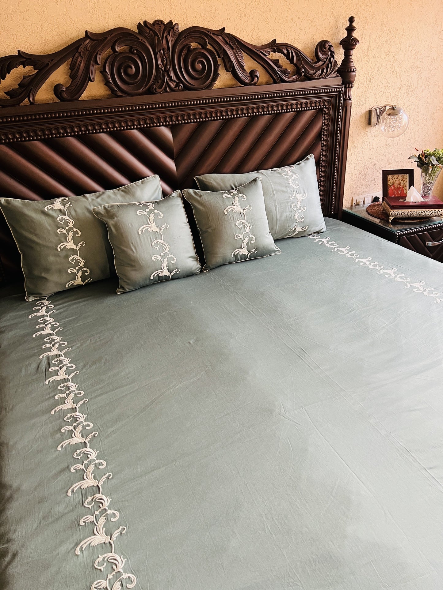 Vine Luxury Embroidery Bedsheet